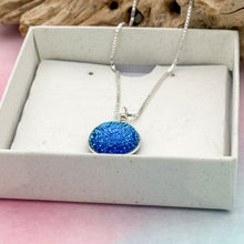 Charger l'image dans la galerie, Collier Pendentif reflet bleu vert- technique Murano