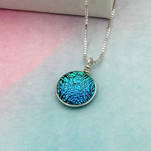 Charger l'image dans la galerie, Collier Pendentif reflet bleu vert- technique Murano