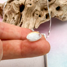 Charger l'image dans la galerie, Collier Pendentif en verre de Murano dichroïque transparent rouge