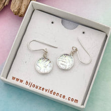 Charger l'image dans la galerie, Boucles d'oreilles transparente reflet vert or en verre dichroique - technique Murano