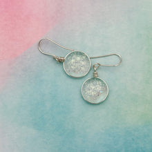 Charger l'image dans la galerie, Boucles d'oreilles transparente en verre dichroique - technique Murano