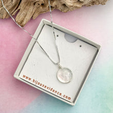 Charger l'image dans la galerie, Collier Pendentif transparent en verre dichroïque - technique Murano