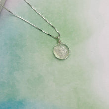 Charger l'image dans la galerie, Collier Pendentif transparent en verre dichroïque - technique Murano