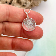 Charger l'image dans la galerie, Collier Pendentif transparent en verre dichroïque - technique Murano