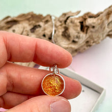 Charger l'image dans la galerie, Collier Pendentif transparent ambré en verre dichroïque - technique Murano