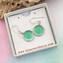 Charger l'image dans la galerie, Boucles d'oreilles en verre transparent vert - technique Murano