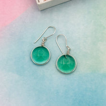 Charger l'image dans la galerie, Boucles d'oreilles en verre transparent vert - technique Murano