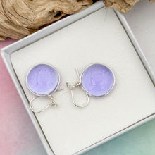 Charger l'image dans la galerie, Boucles d'oreilles en verre transparent violet - technique Murano