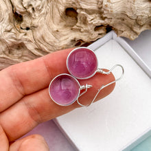 Charger l'image dans la galerie, Boucles d'oreilles en verre transparent violet - technique Murano