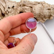 Charger l'image dans la galerie, Boucles d'oreilles en verre transparent violet - technique Murano