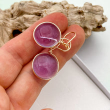 Charger l'image dans la galerie, Boucles d'oreilles en verre transparent violet - technique Murano
