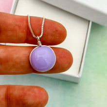 Charger l'image dans la galerie, Collier Pendentif en verre opaque violet clair - technique Murano
