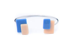 Charger l'image dans la galerie, B-BAU-1-Bracelet-bauhaus-argent-verre-fusion-thermoformage-artisanale-bijoux-evidence-beige-bleu