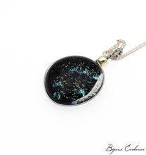 Charger l'image dans la galerie, Bijoux-evidence-verre-technique-murano-florence-buhler-atelier-art-france-artisan-createur-cosmos-pendentif-collier