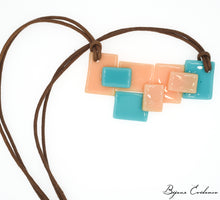 Charger l'image dans la galerie, Bijoux-verre-technique-artisan-art-createur-france-bijoux-evidence-florence-buhler-Bauhaus-pendentif