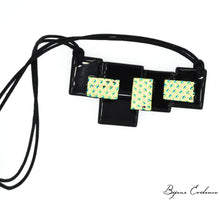 Charger l'image dans la galerie, Bijoux-verre-technique-artisan-art-createur-france-bijoux-evidence-florence-buhler-Bauhaus-pendentif