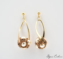 Charger l'image dans la galerie, Bijoux-artisan-createur-atelier-art-france-histoire-bijoux-evidence-florence-buhler-Renaissance-Moyen-Age-Boucle-Oreille-perle-nacre-or