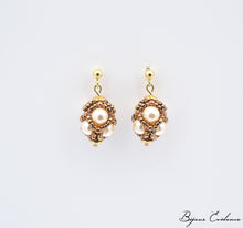 Charger l'image dans la galerie, Bijoux-artisan-createur-atelier-art-france-histoire-bijoux-evidence-florence-buhler-Renaissance-Moyen-Age-Boucle-Oreille-perle-nacre-or