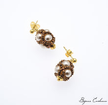 Charger l'image dans la galerie, Bijoux-artisan-createur-atelier-art-france-histoire-bijoux-evidence-florence-buhler-Renaissance-Moyen-Age-Boucle-Oreille-perle-nacre-or