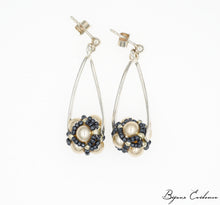 Charger l'image dans la galerie, Bijoux-artisan-createur-atelier-art-france-histoire-bijoux-evidence-florence-buhler-Renaissance-Moyen-Age-Boucle-Oreille-perle-nacre-argent