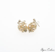 Charger l'image dans la galerie, Bijoux-artisan-art-createur-france-bijoux-evidence-florence-buhler-Renaissance-Moyen-Age-Boucle-Oreille-perle-nacre