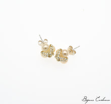 Charger l'image dans la galerie, Bijoux-artisan-createur-atelier-art-france-histoire-bijoux-evidence-florence-buhler-Renaissance-Moyen-Age-Boucle-Oreille-perle-nacre