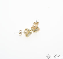 Charger l'image dans la galerie, Bijoux-artisan-createur-atelier-art-france-histoire-bijoux-evidence-florence-buhler-Renaissance-Moyen-Age-Boucle-Oreille-perle-nacre