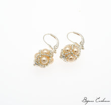 Charger l'image dans la galerie, Bijoux-artisan-createur-atelier-art-france-histoire-bijoux-evidence-florence-buhler-Renaissance-Moyen-Age-Boucle-Oreille-perle-nacre