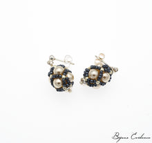 Charger l'image dans la galerie, Bijoux-artisan-createur-atelier-art-france-histoire-bijoux-evidence-florence-buhler-Renaissance-Moyen-Age-Boucle-Oreille-perle-nacre-argent