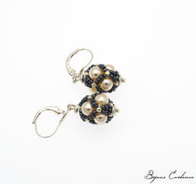 Charger l'image dans la galerie, Bijoux-artisan-createur-atelier-art-france-histoire-bijoux-evidence-florence-buhler-Renaissance-Moyen-Age-Boucle-Oreille-perle-nacre-argent