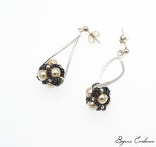 Charger l'image dans la galerie, Bijoux-artisan-createur-atelier-art-france-histoire-bijoux-evidence-florence-buhler-Renaissance-Moyen-Age-Boucle-Oreille-perle-nacre-argent