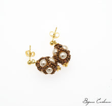 Charger l'image dans la galerie, Bijoux-artisan-createur-atelier-art-france-histoire-bijoux-evidence-florence-buhler-Renaissance-Moyen-Age-Boucle-Oreille-perle-nacre-or