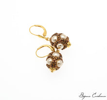 Charger l'image dans la galerie, Bijoux-artisan-createur-atelier-art-france-histoire-bijoux-evidence-florence-buhler-Renaissance-Moyen-Age-Boucle-Oreille-perle-nacre-or