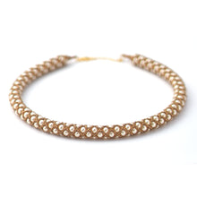 Charger l'image dans la galerie, CV-EDOB-bijoux-evidence-Collier-Renaissance-Blanc-or-verre-perle-tisse-dore