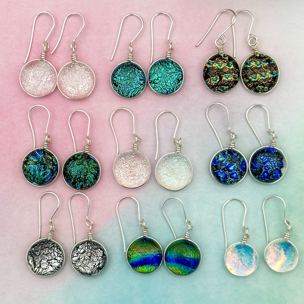 Lot1 de 9  Boucles d'oreilles en verre dichroique