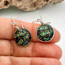 Charger l&#39;image dans la galerie, Lot1 de 9  Boucles d&#39;oreilles en verre dichroique
