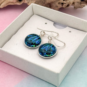 Boucles d'oreilles verre dichroïque noir bleu et vert - technique Murano