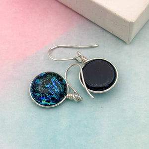 Boucles d'oreilles verre dichroïque noir bleu et vert - technique Murano