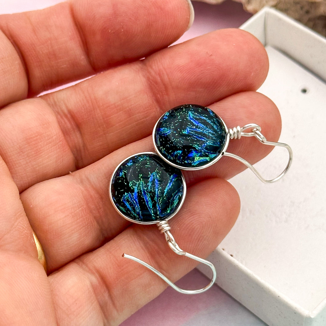 Boucles d'oreilles verre dichroïque noir bleu et vert - technique Murano