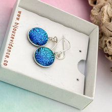 Charger l&#39;image dans la galerie, Boucles d&#39;oreilles verre dichroique bleu vert changeant - verre de Murano
