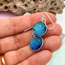 Charger l&#39;image dans la galerie, Boucles d&#39;oreilles verre dichroique bleu vert changeant - verre de Murano
