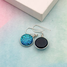 Charger l&#39;image dans la galerie, Boucles d&#39;oreilles verre dichroique bleu vert changeant - verre de Murano
