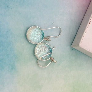 Boucles d'oreilles verre dichroïque transparent paillette bleuté - verre de Murano