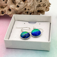 Charger l&#39;image dans la galerie, Boucles d&#39;oreilles en verre de Murano zébré bleu vert or
