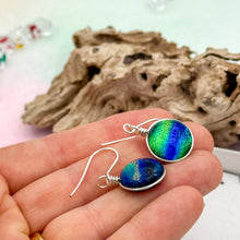 Charger l&#39;image dans la galerie, Boucles d&#39;oreilles en verre de Murano zébré bleu vert or
