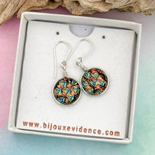 Charger l&#39;image dans la galerie, Boucles d&#39;oreilles en verre de Murano martelé couleurs chaudes
