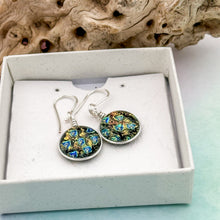 Charger l&#39;image dans la galerie, Boucles d&#39;oreilles en verre de Murano martelé couleurs chaudes
