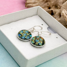 Charger l&#39;image dans la galerie, Boucles d&#39;oreilles en verre de Murano martelé couleurs chaudes
