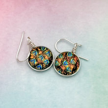 Charger l&#39;image dans la galerie, Boucles d&#39;oreilles en verre de Murano martelé couleurs chaudes
