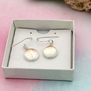 Boucles d'oreilles pendantes en verre dichroïque transparent rouge